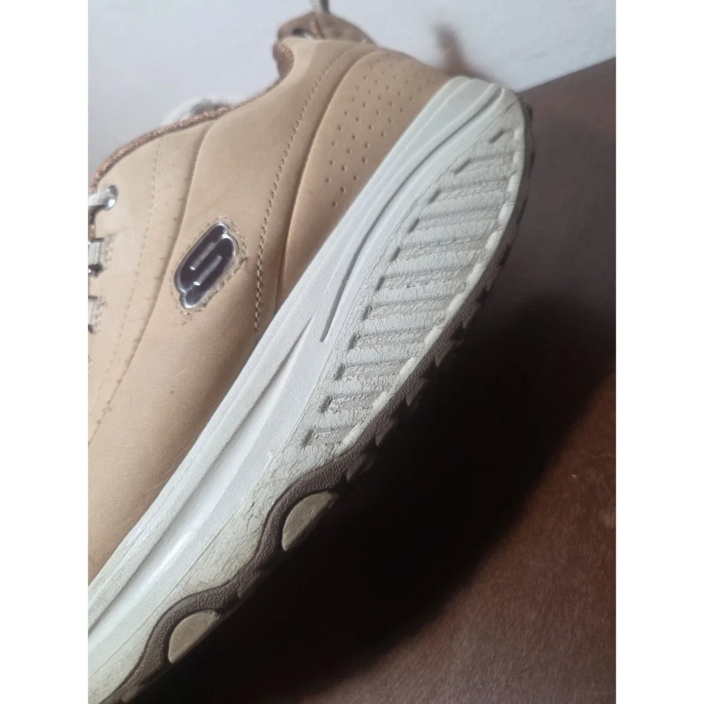 Sketchers Shape Ups Womens Size 7.5 Tan Suede Lace Up Curved Sole Walking Shoe